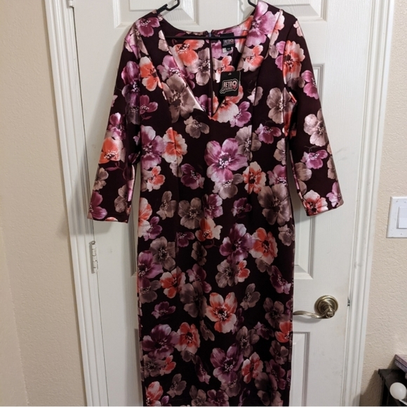 Retrolicious Floral Dress - Picture 2 of 4